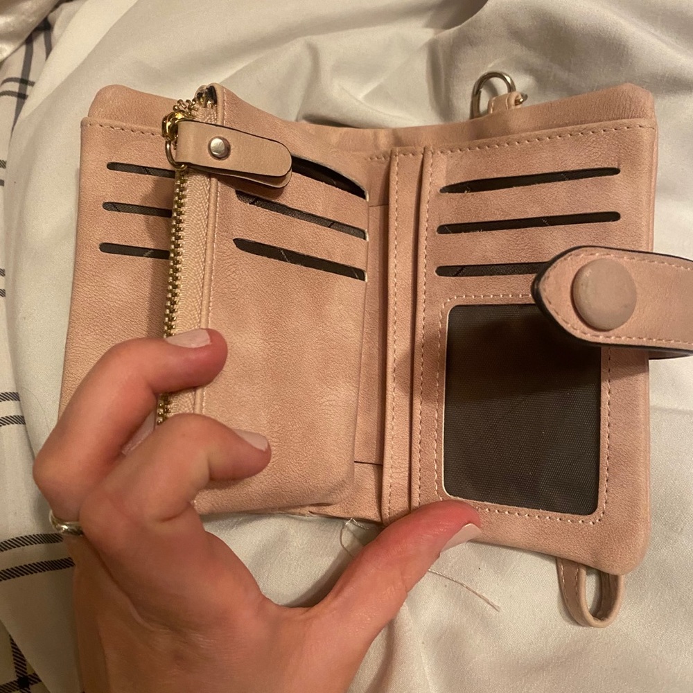 Women’s light pink wallet